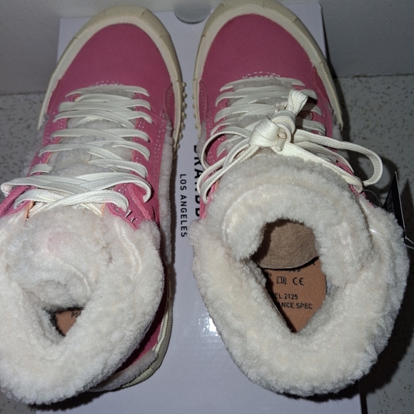 PRICE IS FIRM!!! WOMENS 7.5 - BRAND BLACK LOS ANGELES. CAPO FAUX SHEARLING SHOES - Picture 7 of 9